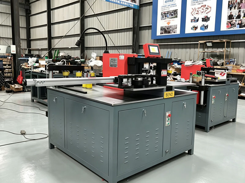 Machine de traitement de barres omnibus CNC DXJ-80CN PRO
