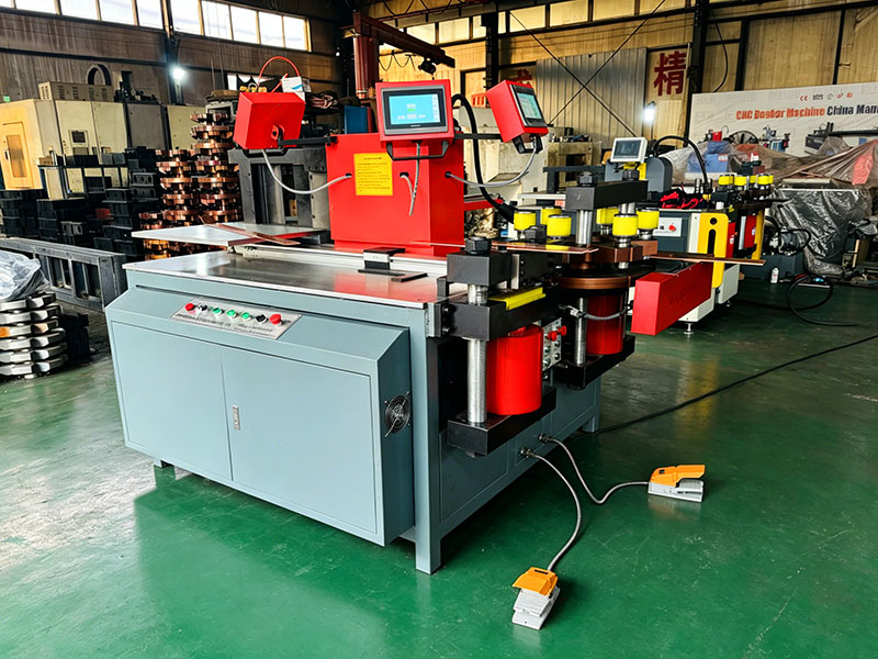 Machine de traitement de barres omnibus CNC DXJ-80CN PRO