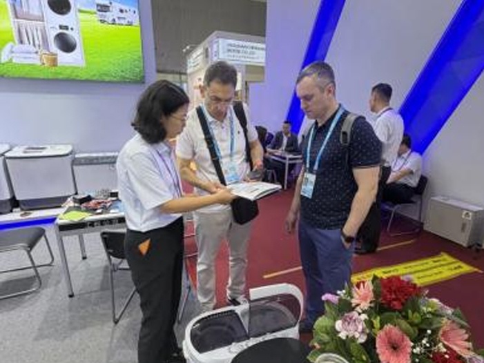 Xiaoya Haushaltsgeräte präsentiert neue Produkte auf der 139. Canton Fair und zieht die Aufmerksamkeit globaler Einkäufer auf sich