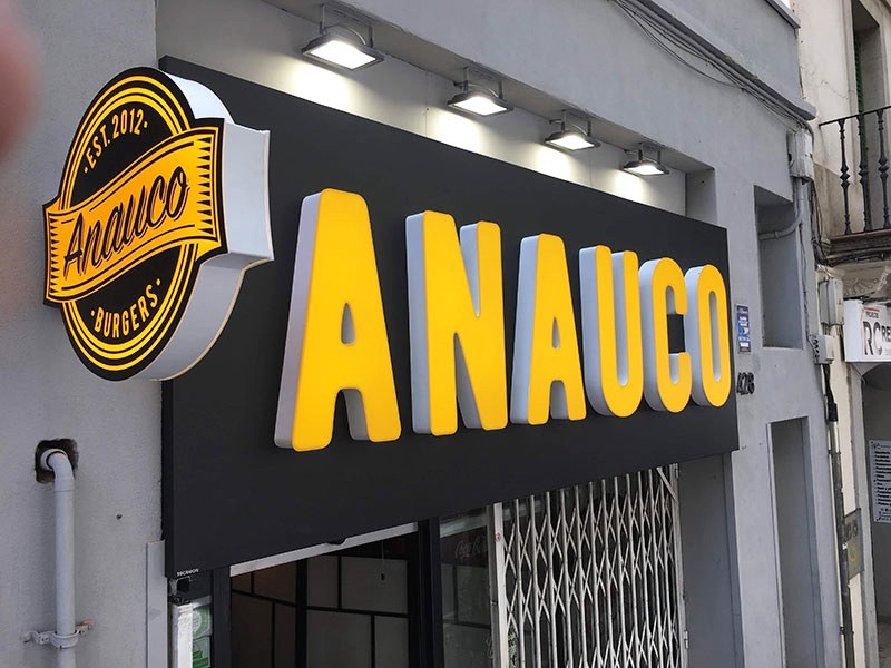 Boias de navegação e produtos de sinalização auxiliam na orientação visível e na identificação de áreas aquáticas.