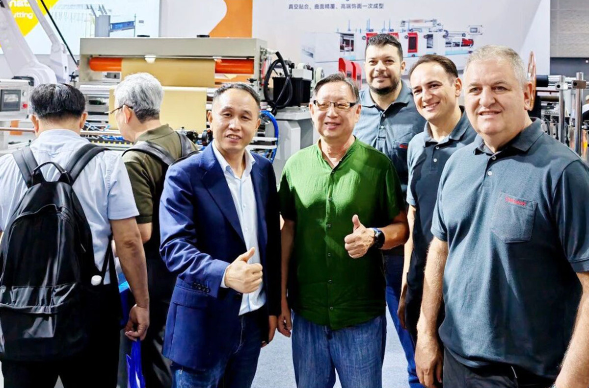 A CIFF é concluída com sucesso | Kelefu impulsiona a inovação por meio da tecnologia de revestimento inteligente, capacitando o futuro da fabricação de móveis para casas inteligentes A CIFF é concluída com sucesso | Kelefu impulsiona a inovação por meio da tecnologia de revestimento inteligente, capacitando o futuro da fabricação de móveis para casas inteligentes