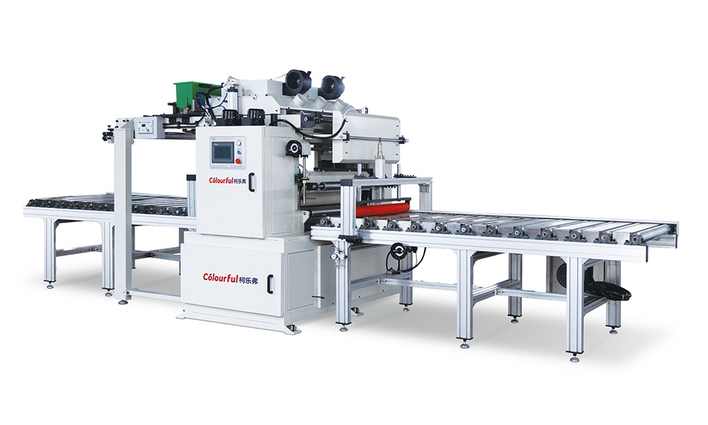 Máquina de laminação de painéis de núcleo de porta com cola quente e fria CLF-PUR900/CLF-900