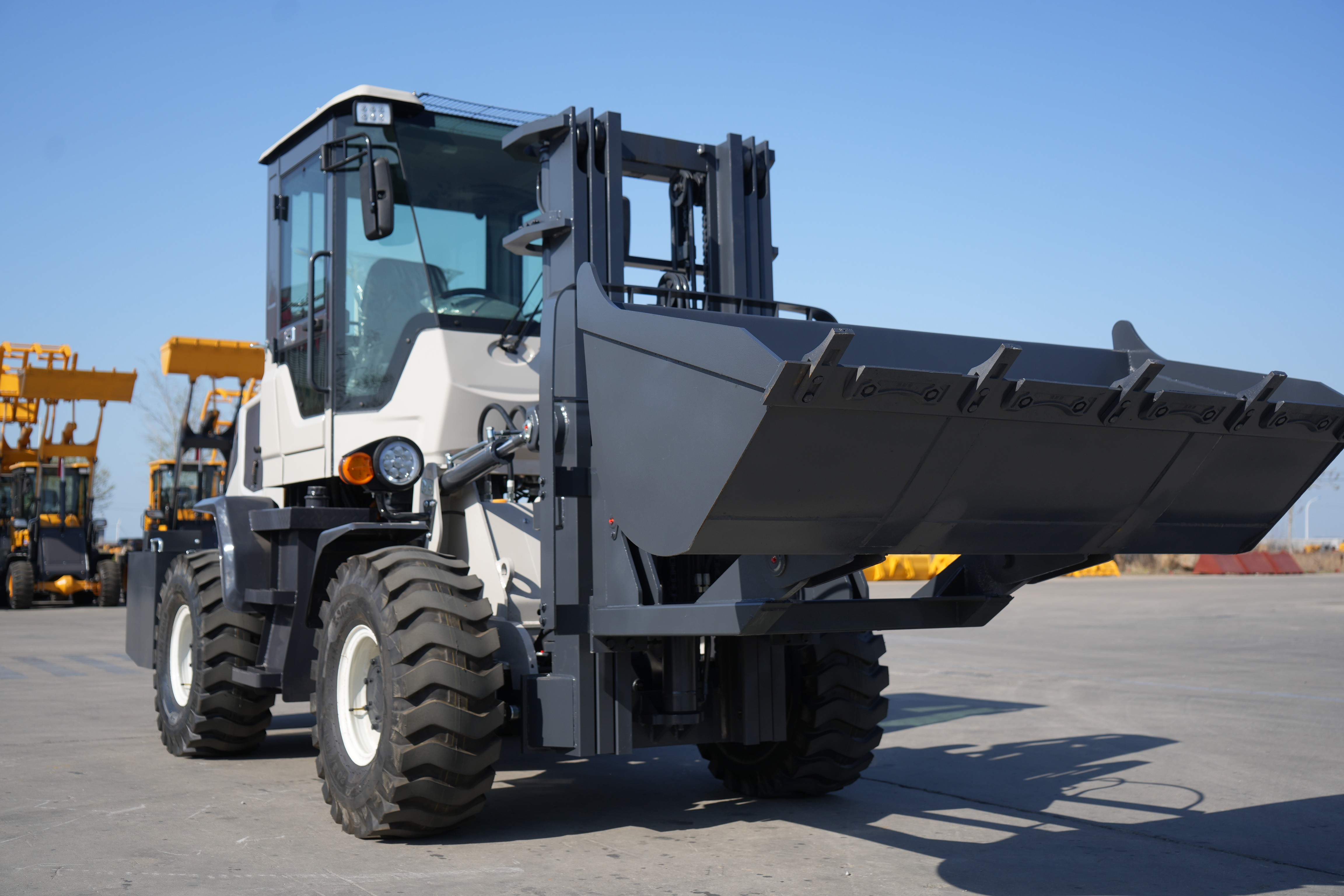 Empilhadeira todo-terreno SDSG T30B