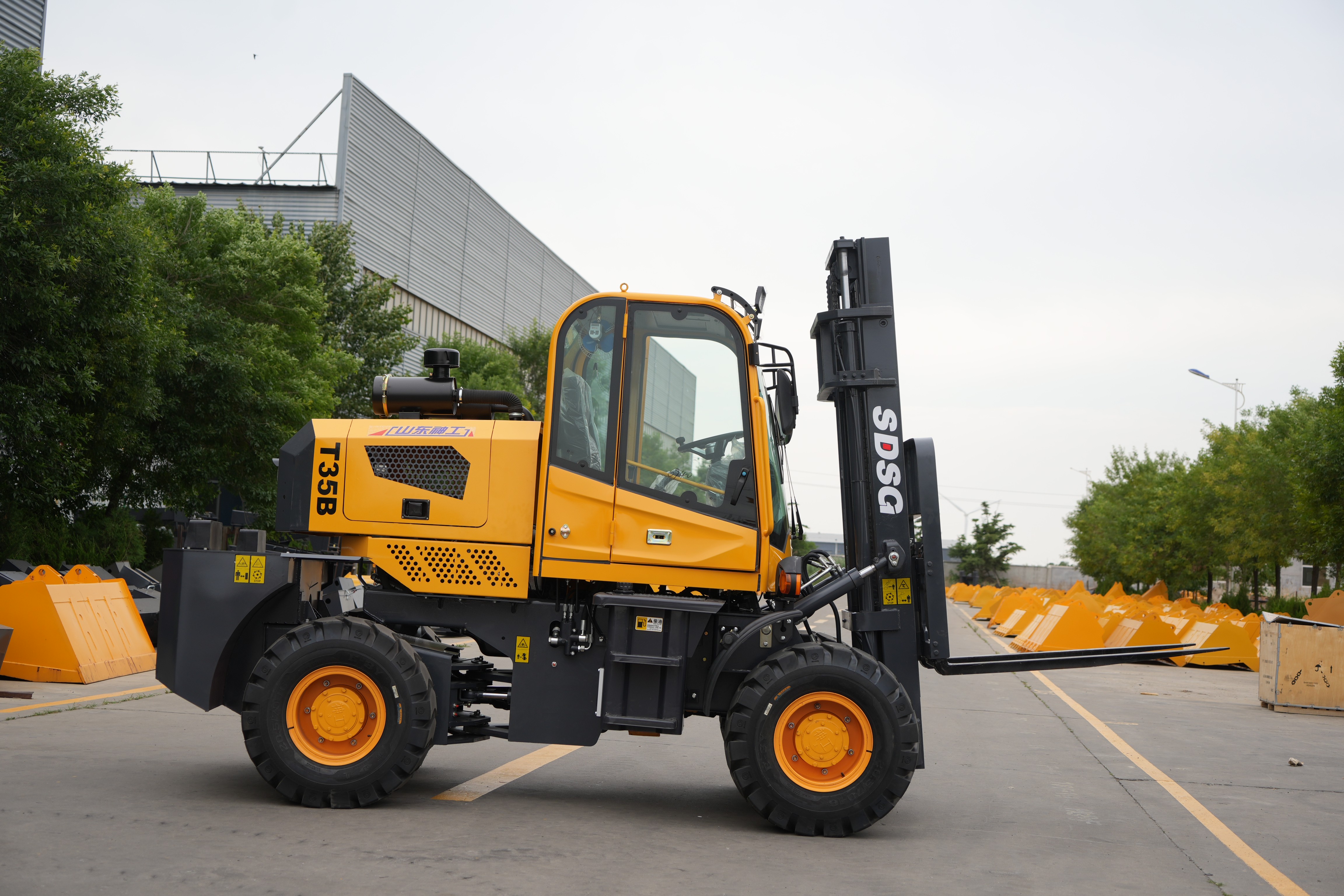 Empilhadeira Todo-Terreno SDSG T35R