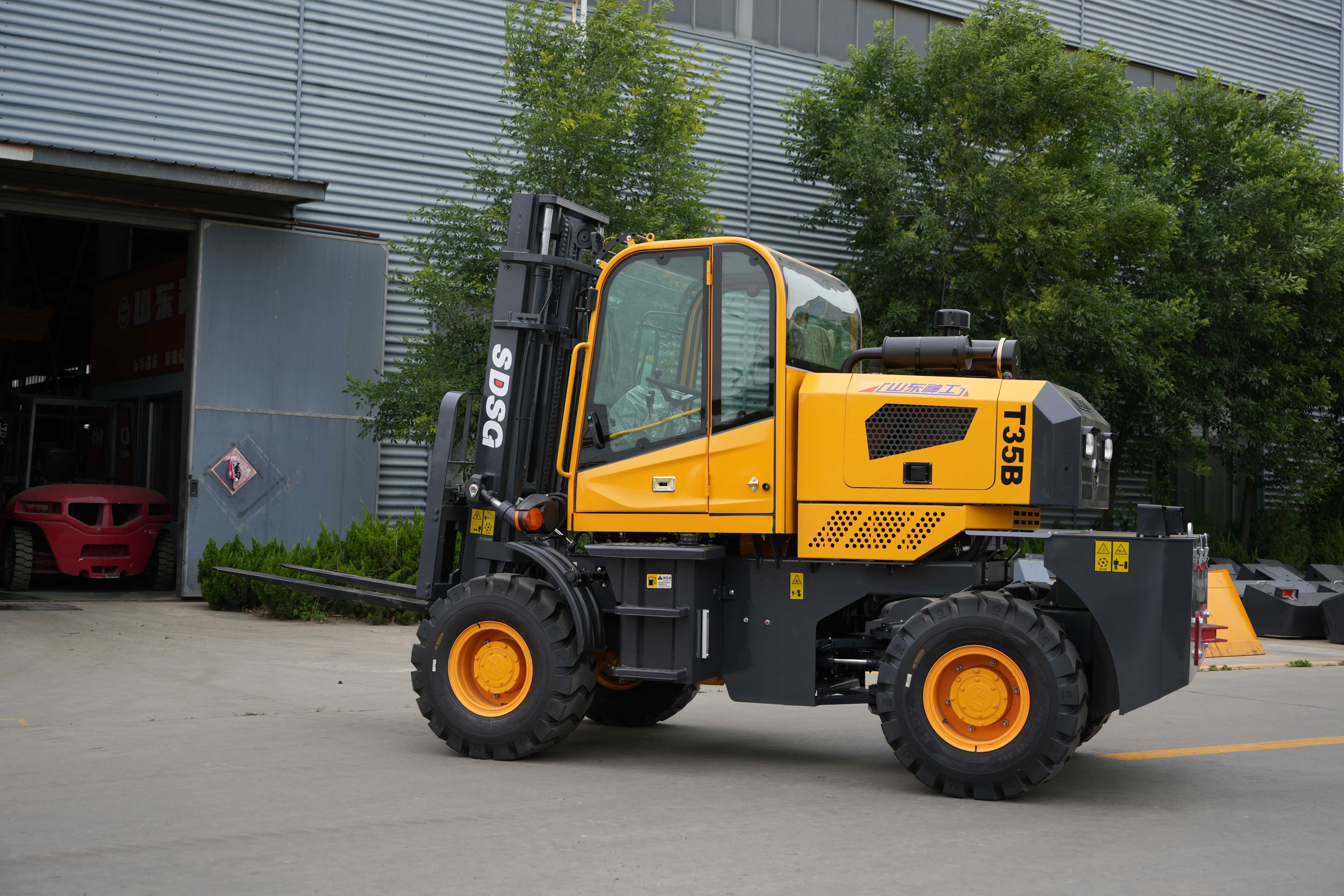 Empilhadeira Todo-Terreno SDSG T35R