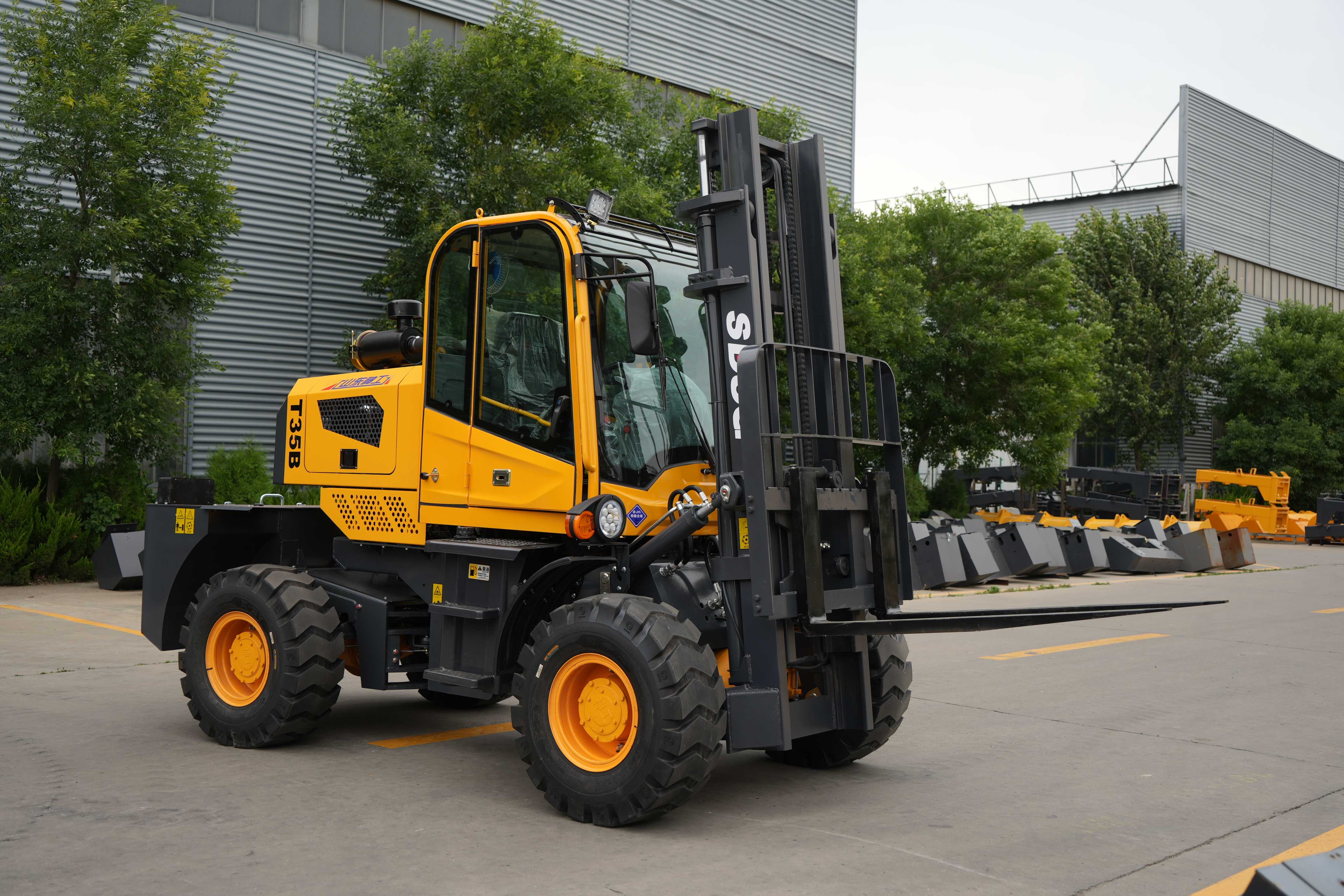 Empilhadeira Todo-Terreno SDSG T35R