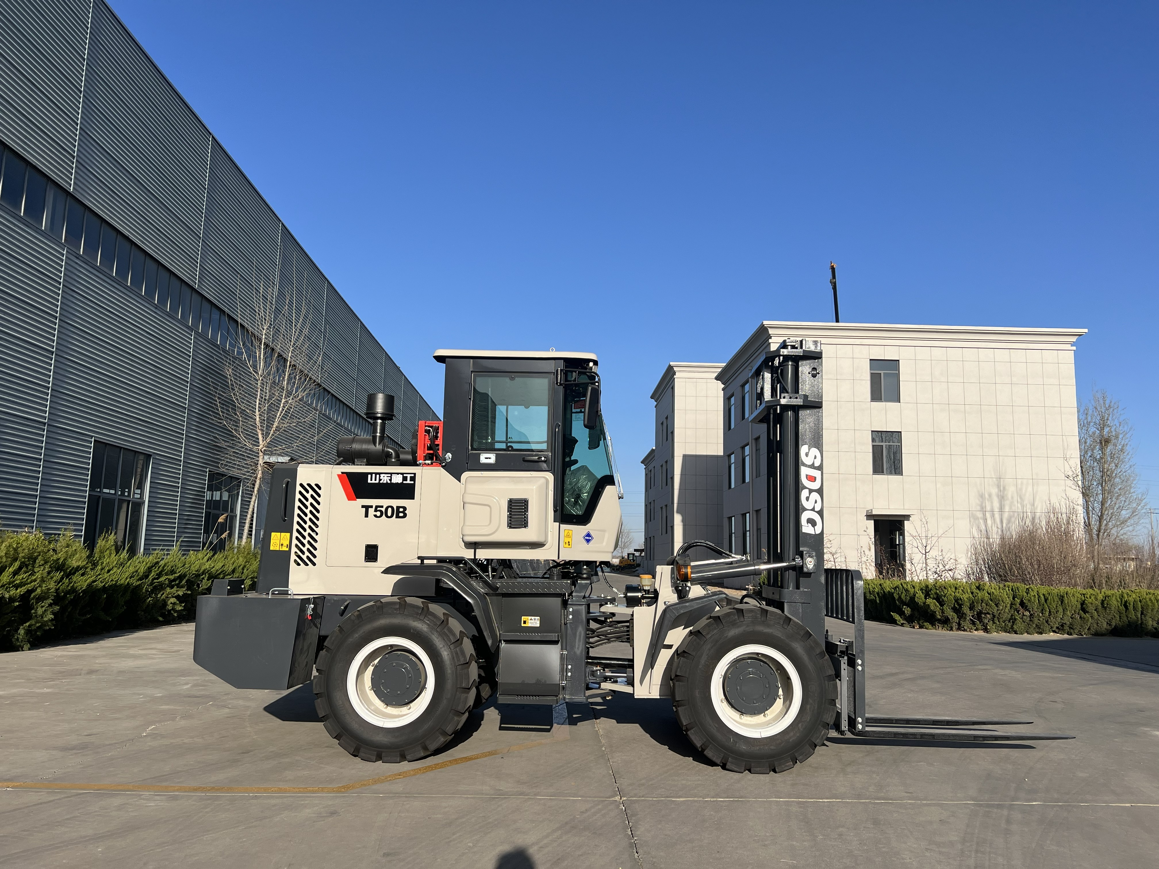 Empilhadeira todo-o-terreno SDSG T50B