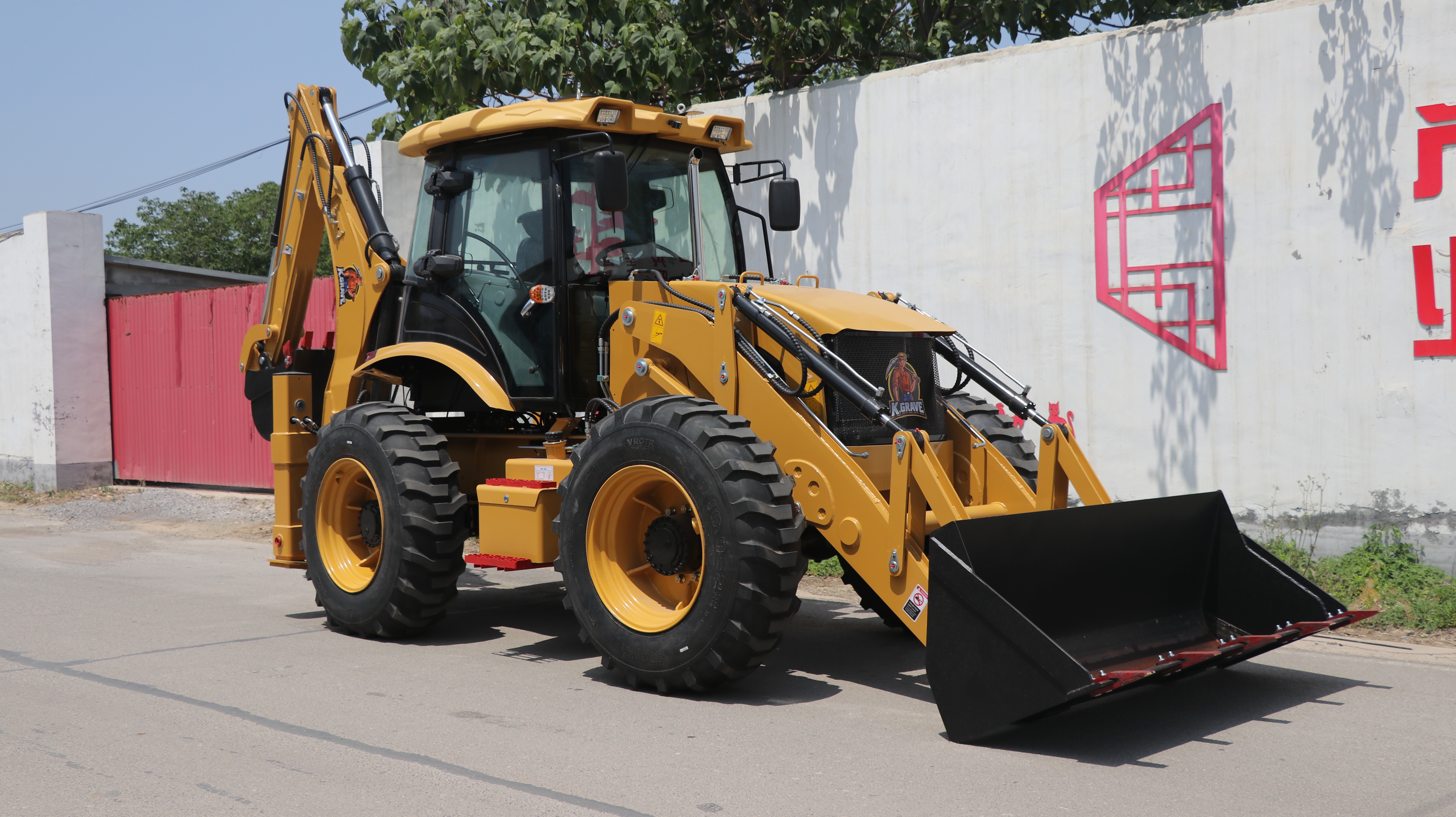 Retroescavadeira SDSG FC-388F