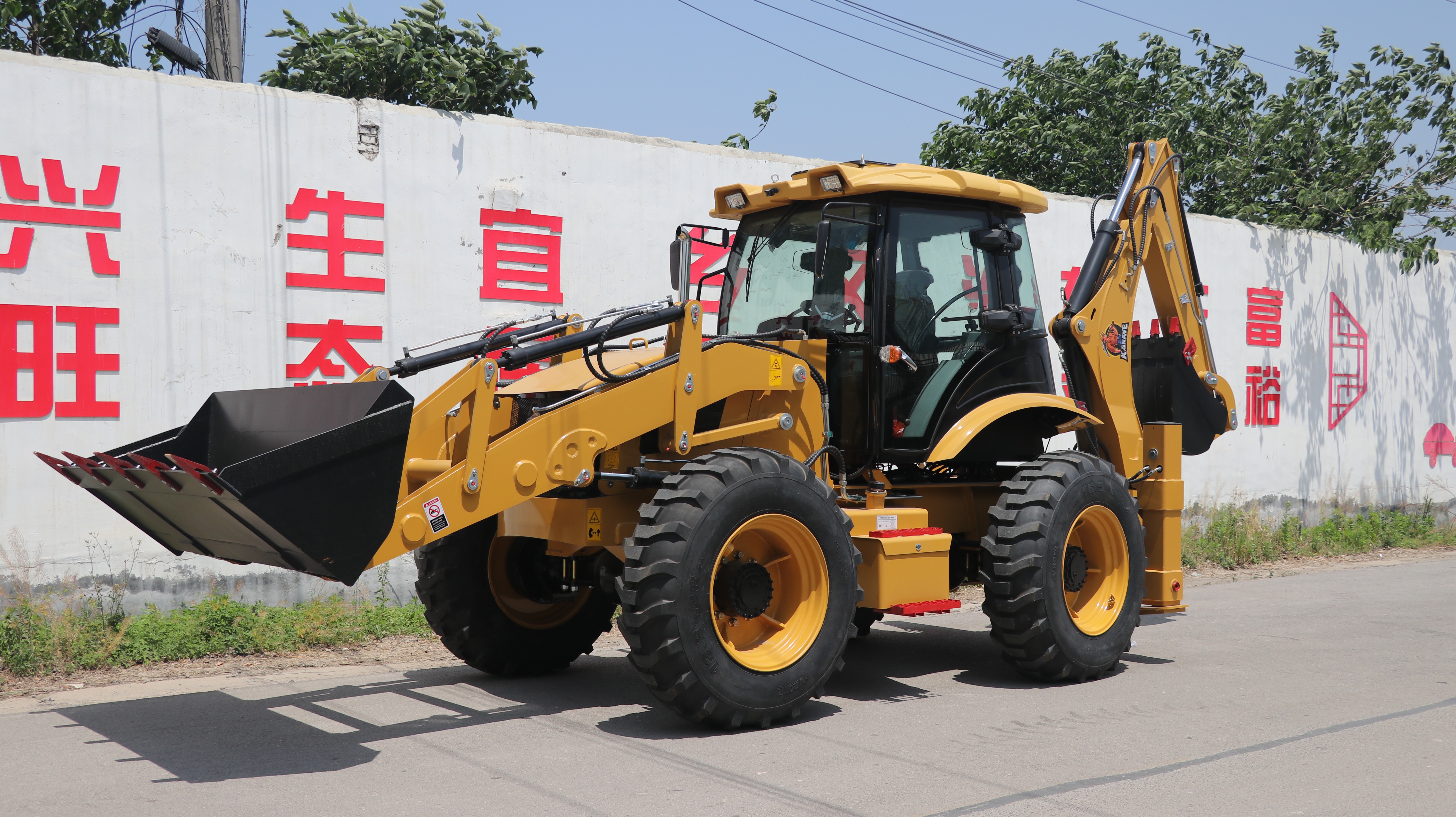 Retroescavadeira SDSG FC-388F