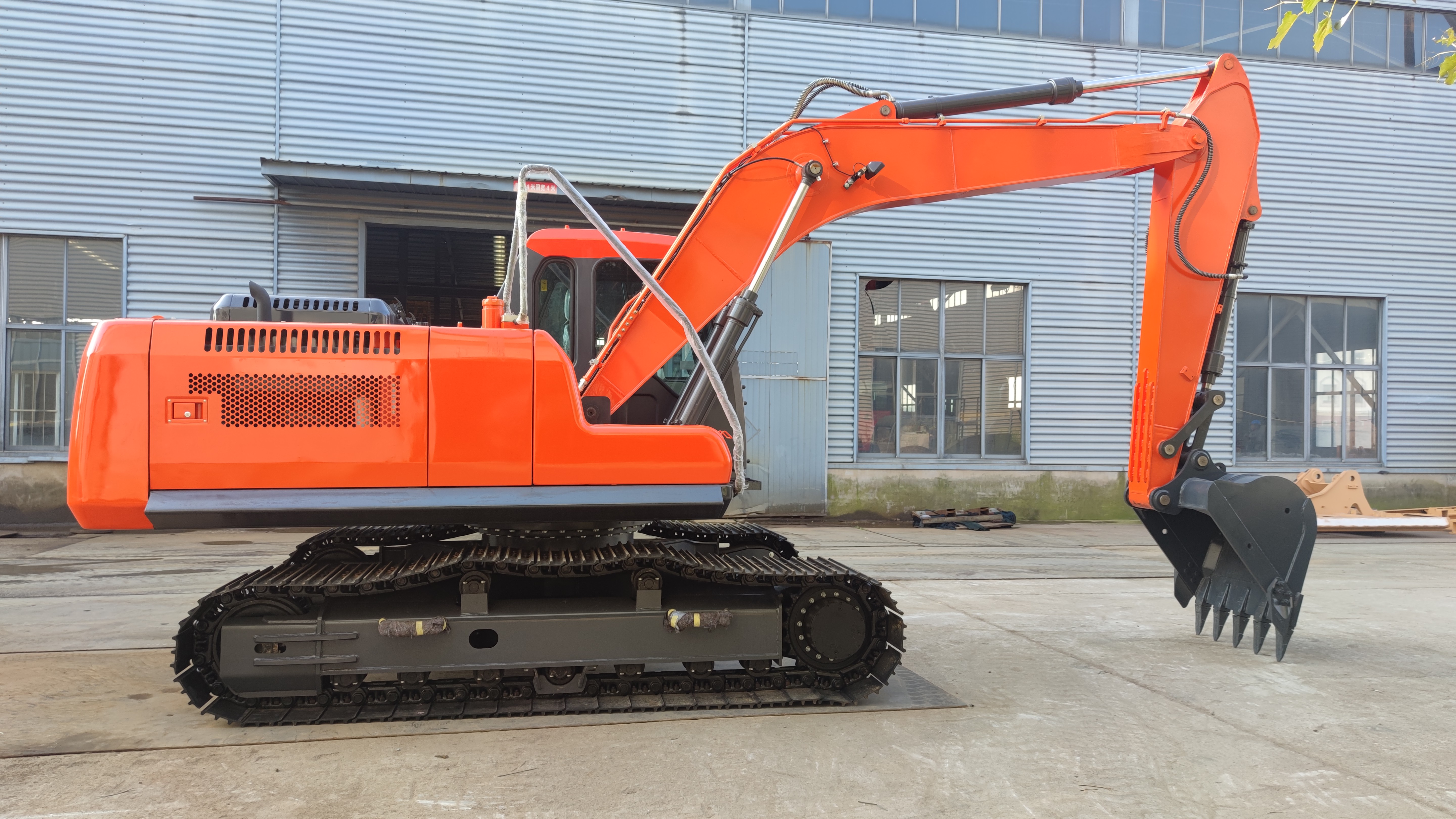 Escavadeira de Esteiras SDSG DC185