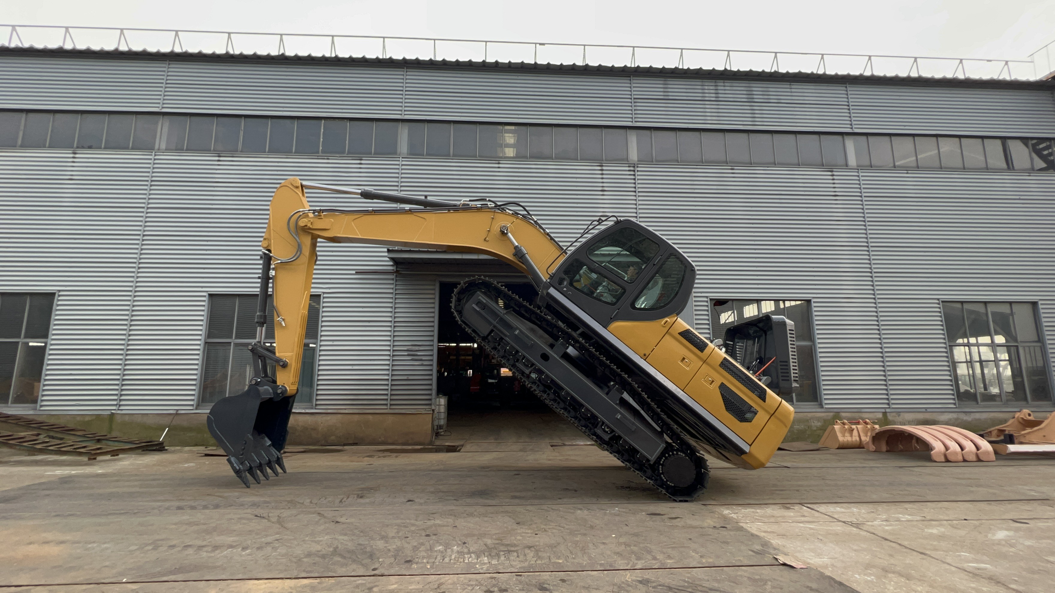 Escavadeira de Esteiras SDSG DC230