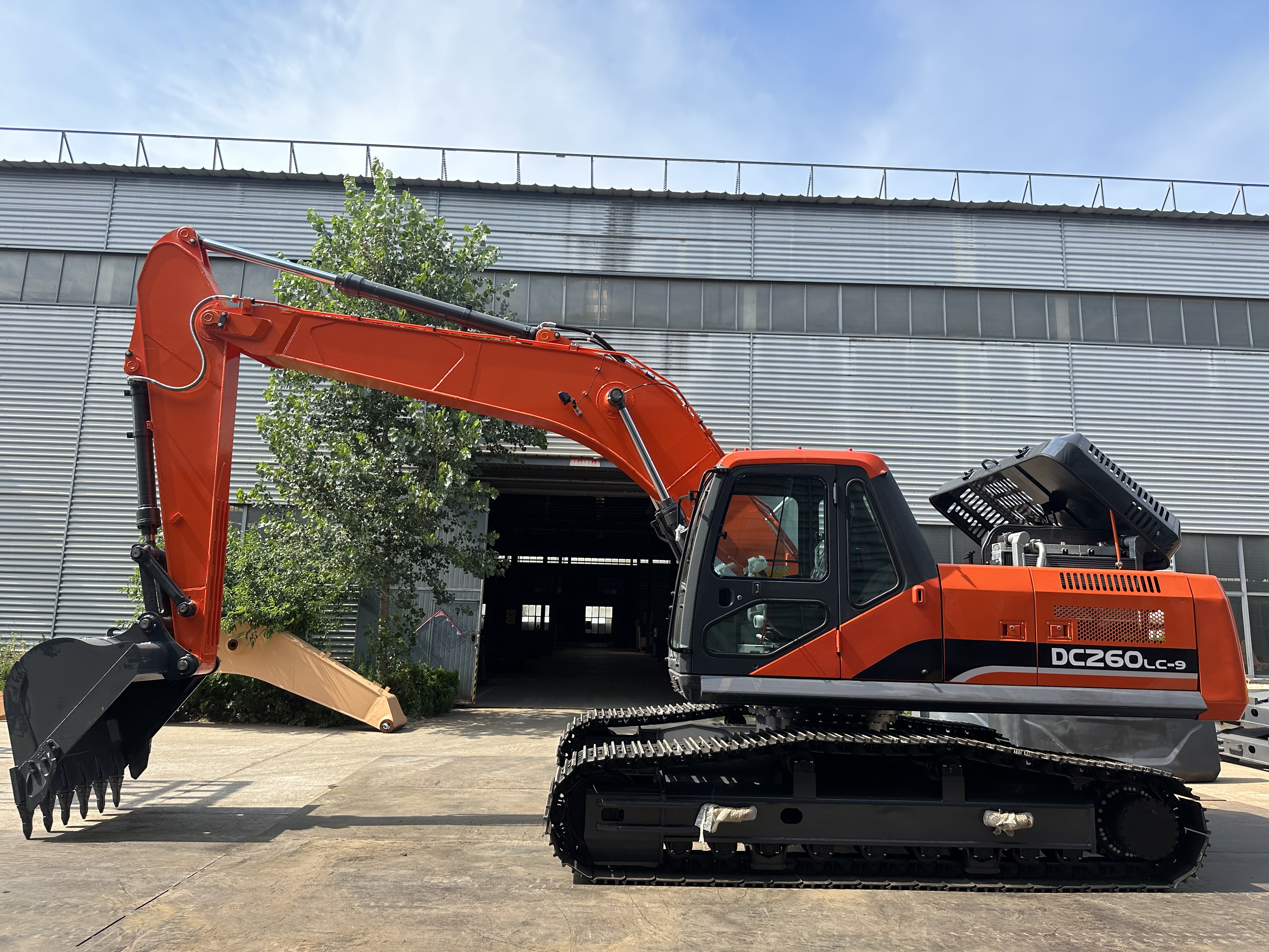 Escavadeira de Esteiras SDSG DC260