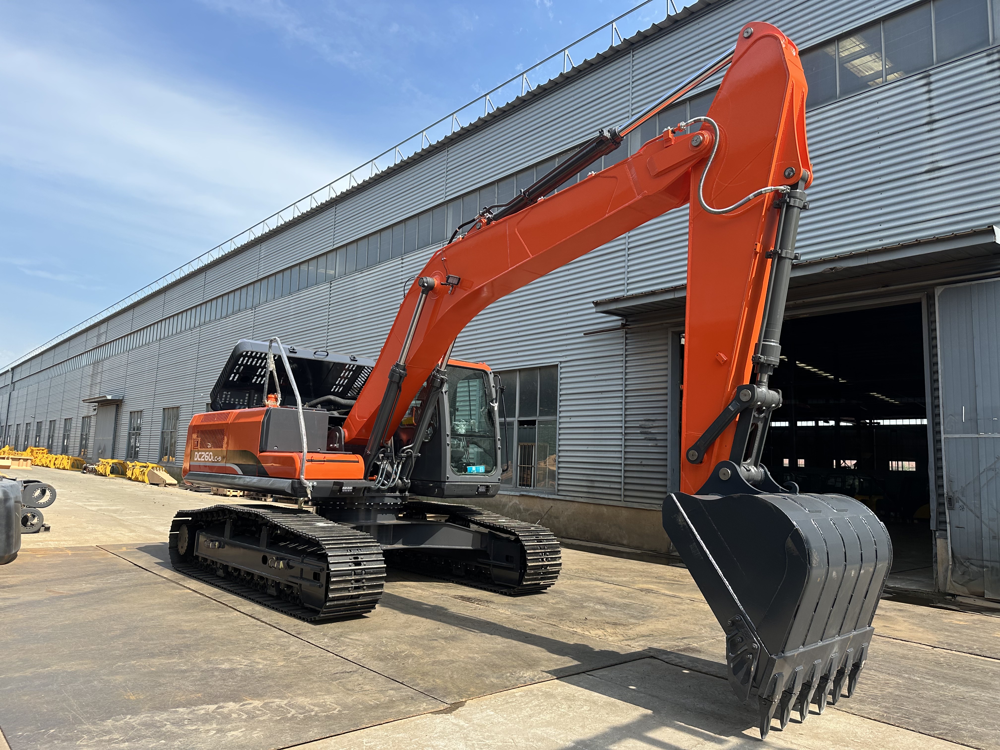 Escavadeira de Esteiras SDSG DC260