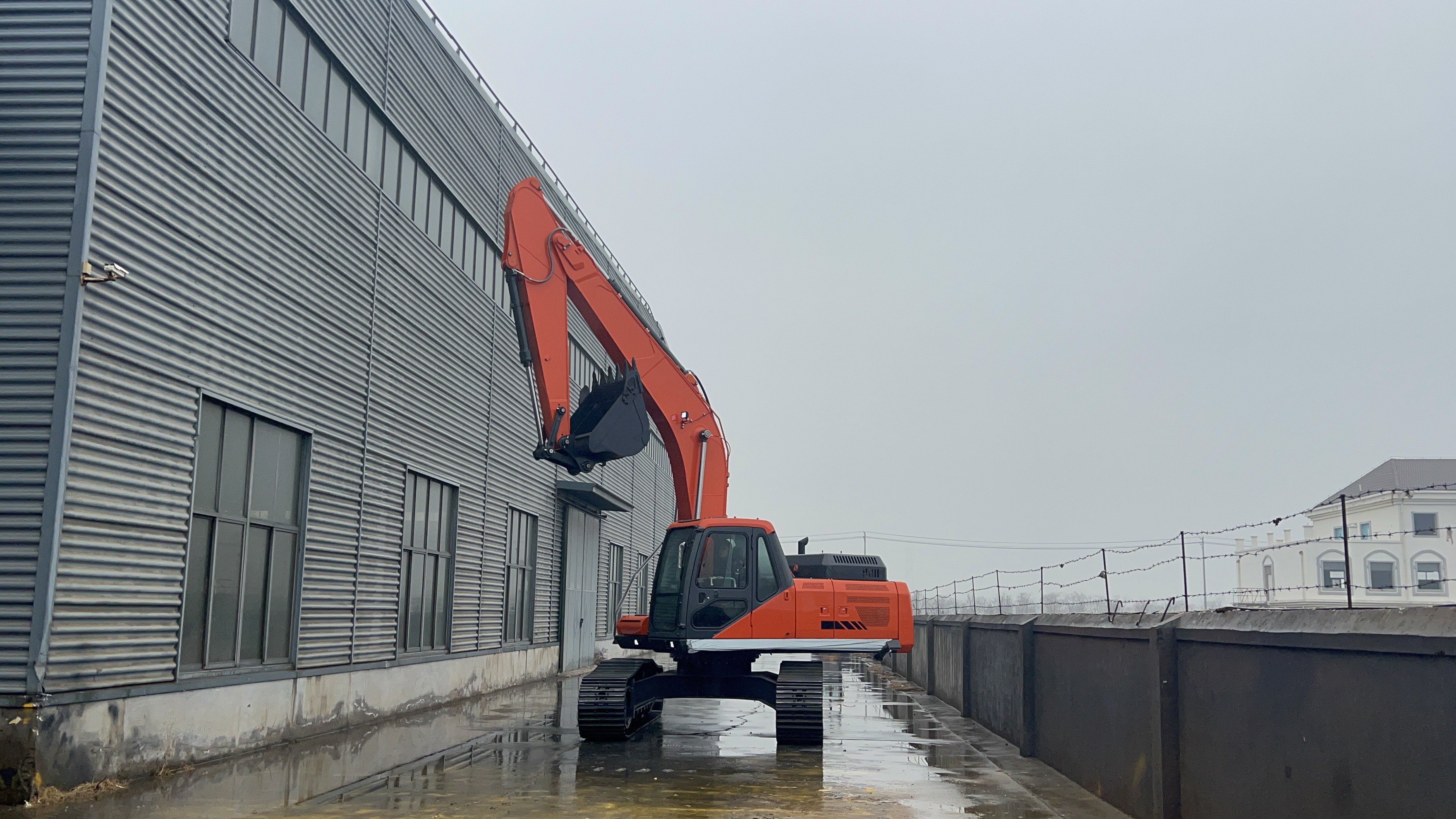 Escavadeira de Esteiras SDSG DC260