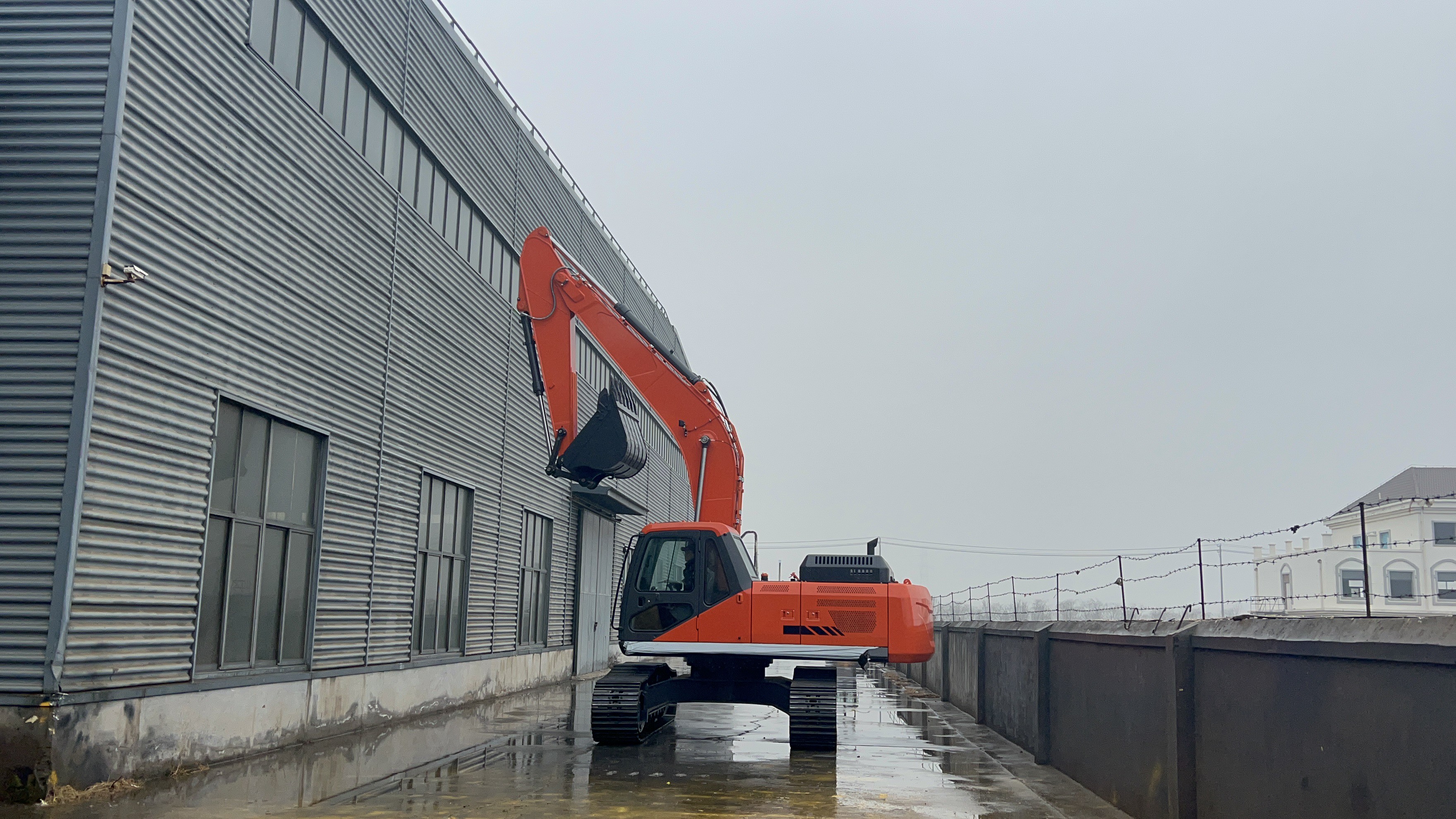 Escavadeira de Esteiras SDSG DC260