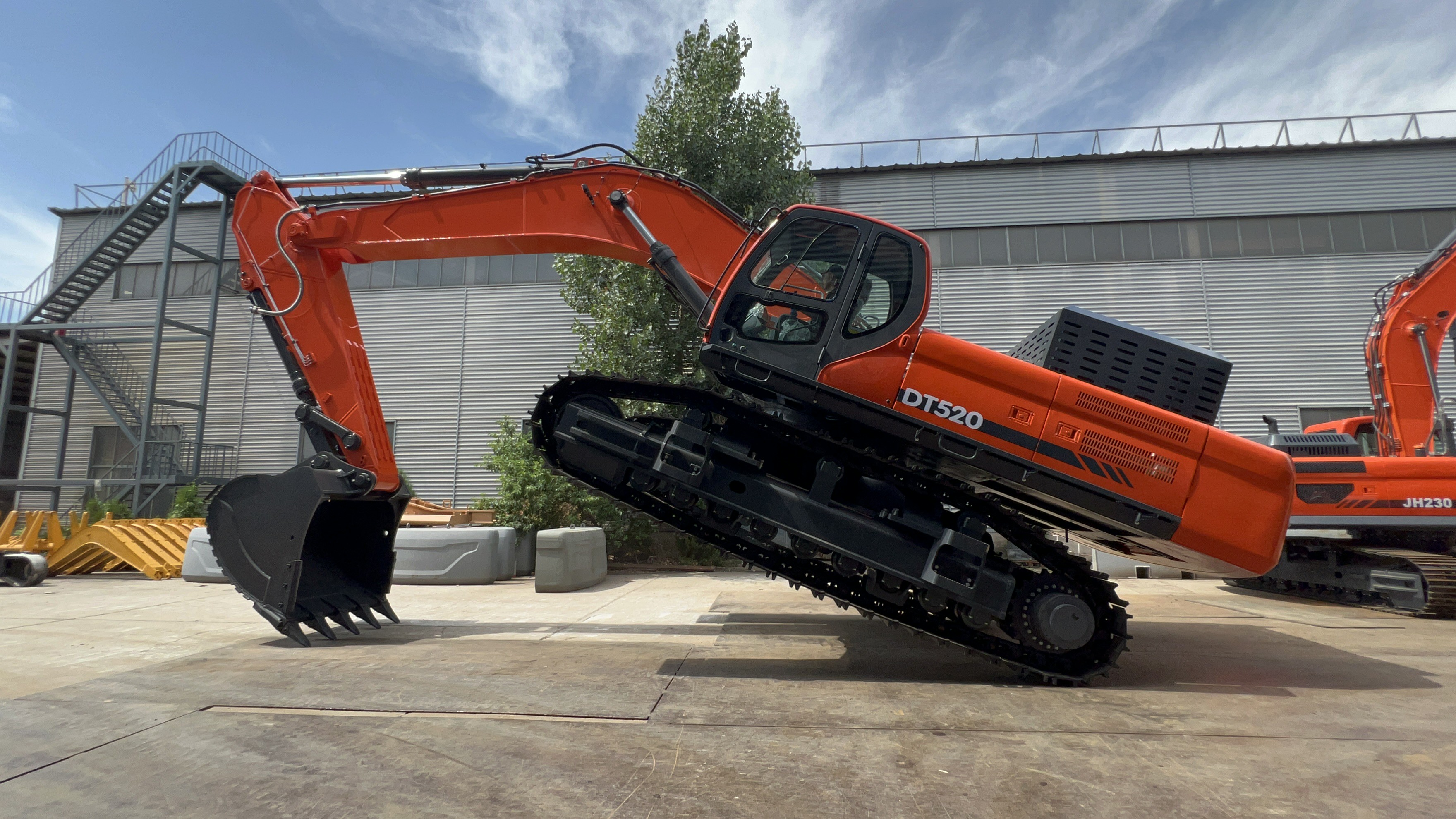 Escavadeira de Esteiras SDSG DC520
