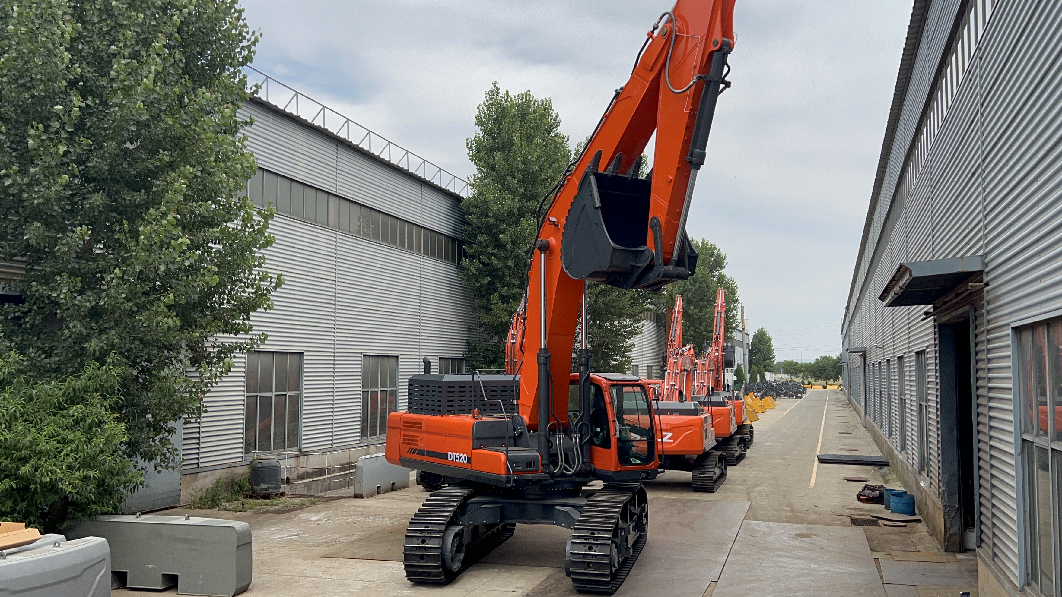 Escavadeira de Esteiras SDSG DC520
