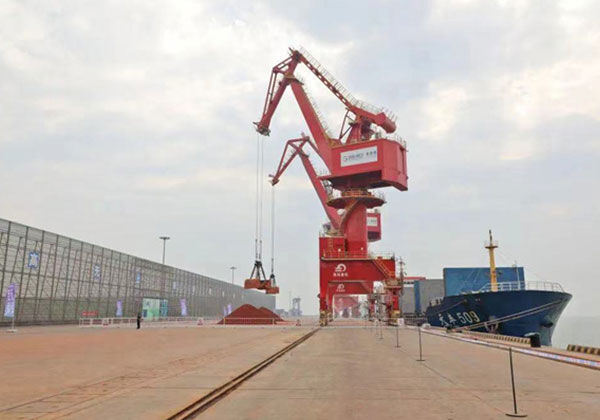 SPG launches world's first automated gantry crane