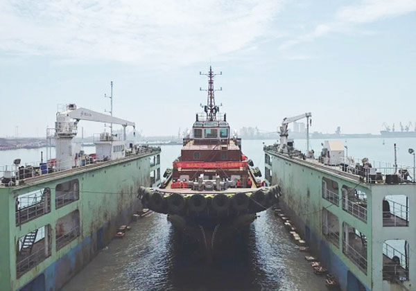 the first 6000 horsepower oil spilling recovery tug launching ceremony was held in Rizhao base of Shandong Equipment Group.