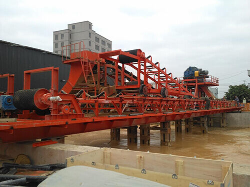 What is a belt conveyor used for?