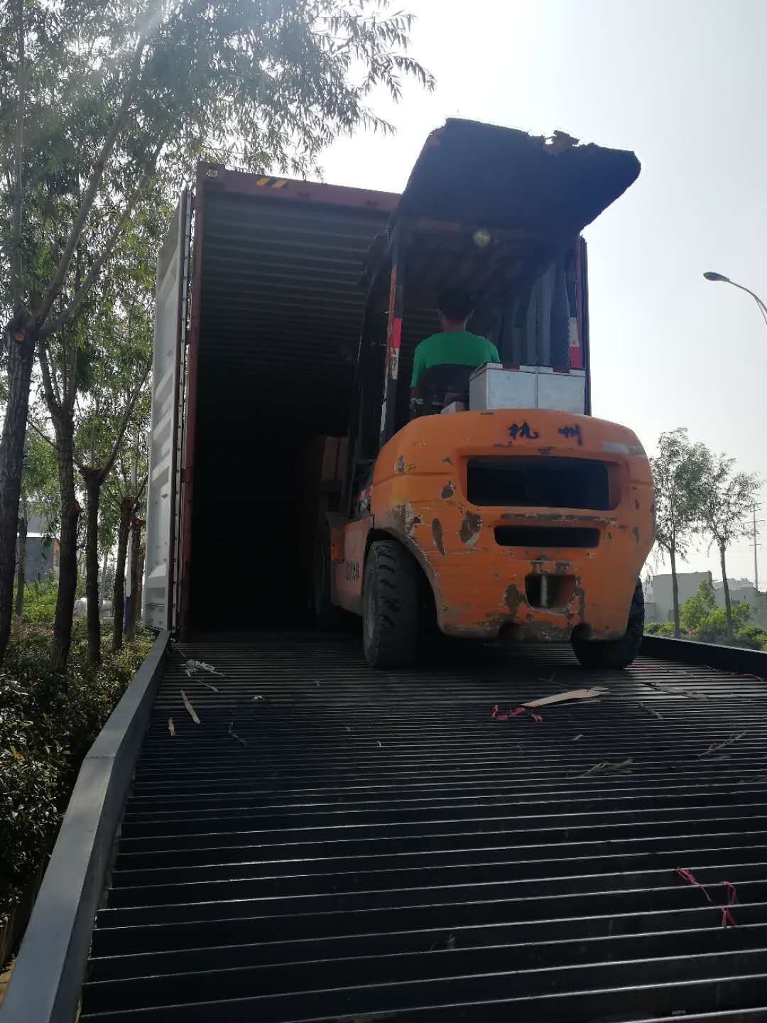 July 10th,2020---Film faced plywood container loading,shipping to Australia