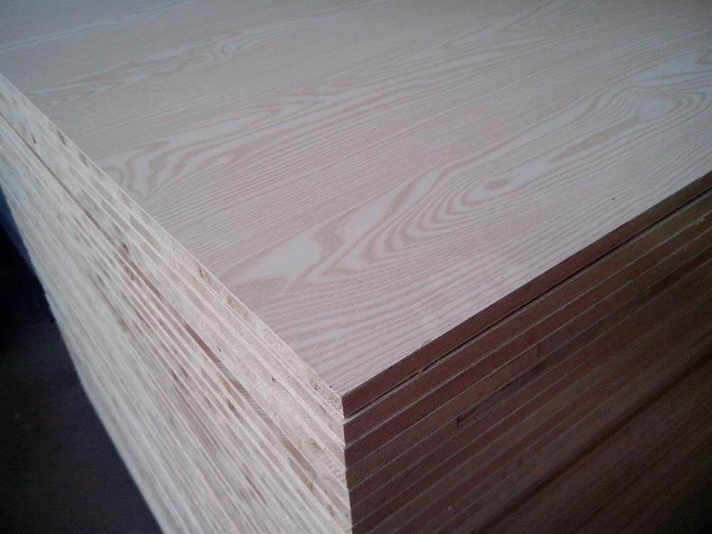 Wood veneer faced block board