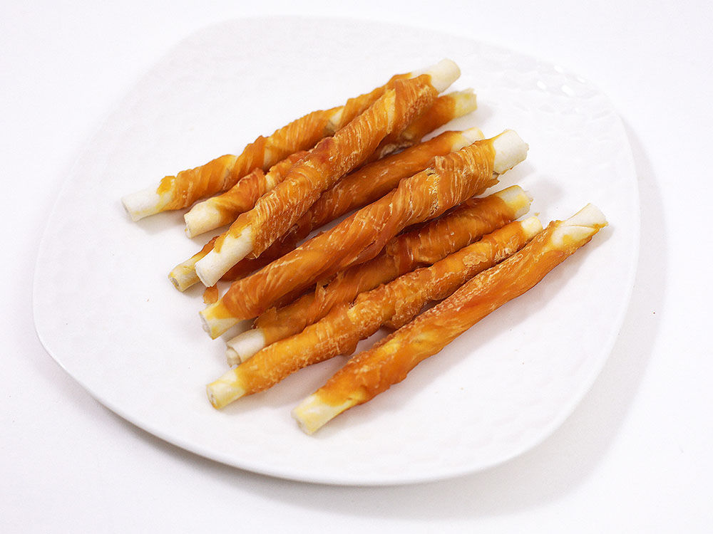 DD040-5'' Rawhide stick twined by chicken