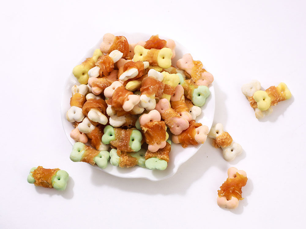 DD022-Color bone biscuit twined by chicken