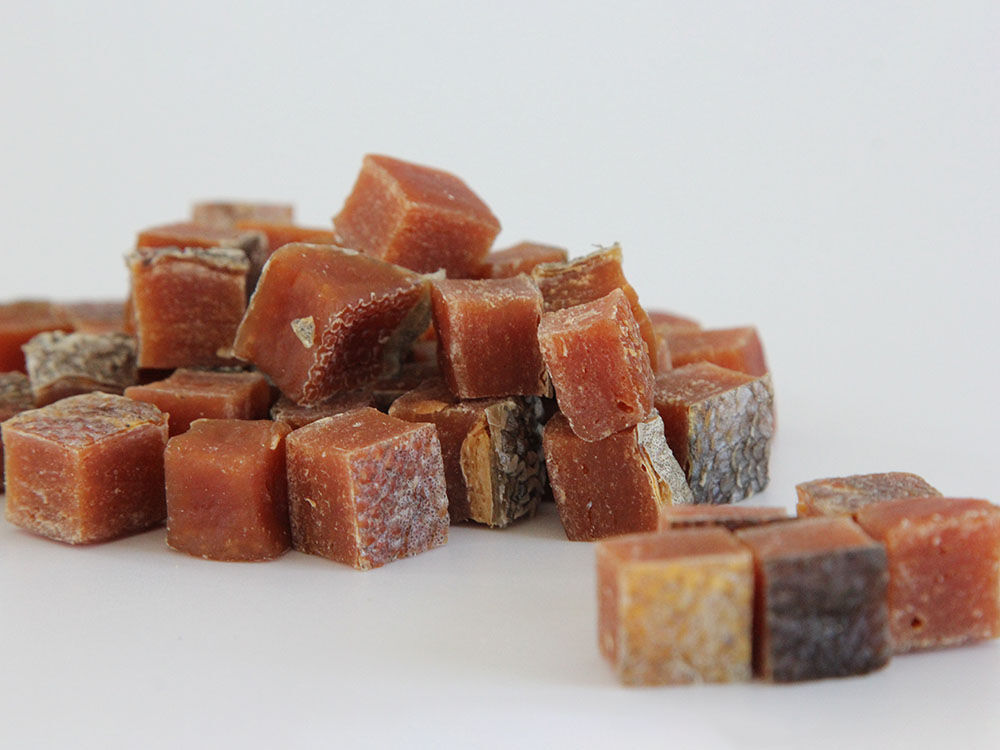 DD130- Chicken cubes covered by fish skin