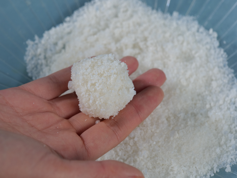 Arena aglomerante de sílice para gatos