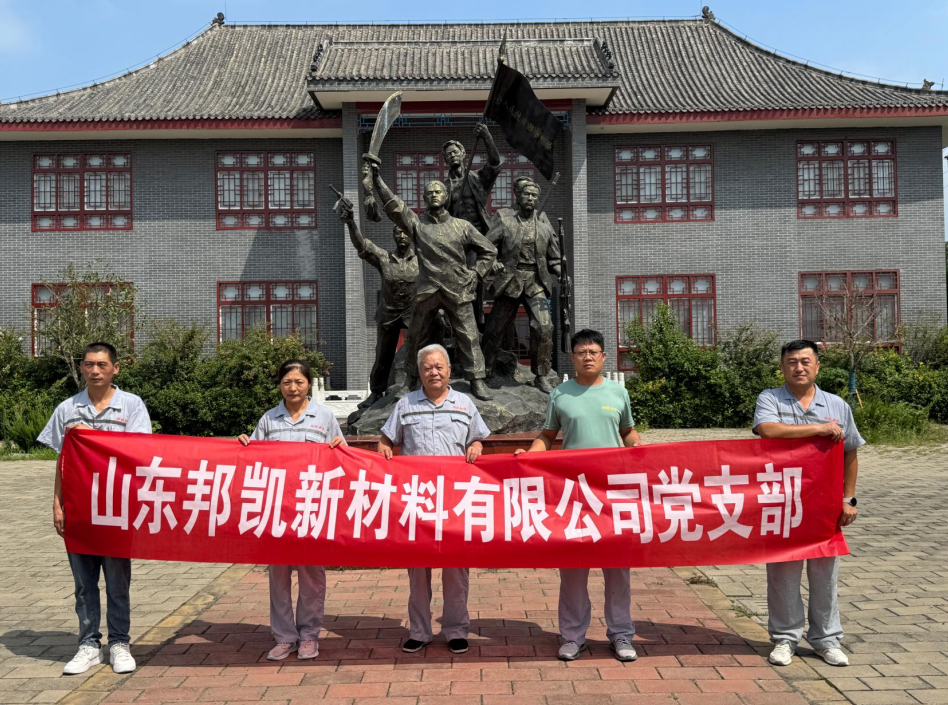 Siguiendo las Huellas Rojas y Forjando la Fuerza para Avanzar Siguiendo las Huellas Rojas y Forjando la Fuerza para Avanzar