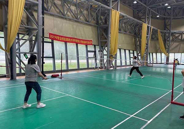 La première compétition de badminton de Bangkai