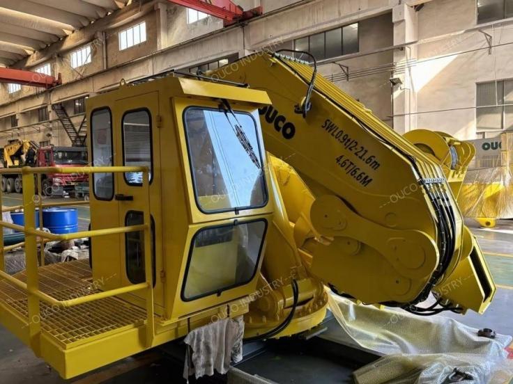1739956146750764252463788032.jpg 0.9t21.6m foldable and telescope boom crane (1).jpg