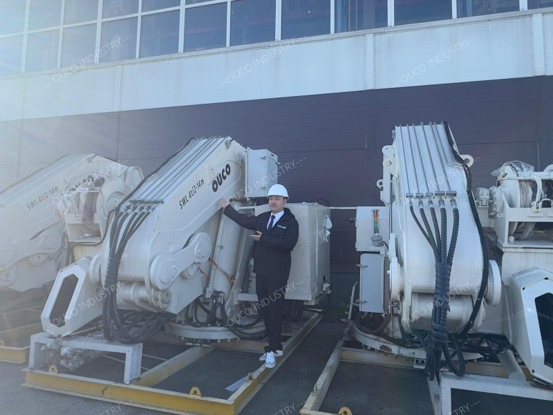 Check the condition of delivered crane (3)