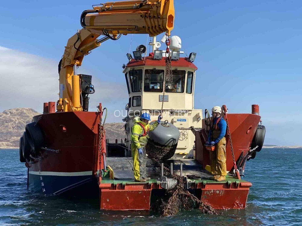 OUCO KTB marine deck crane on fishing boat(2) OUCO KTB marine deck crane on fishing boat(2)