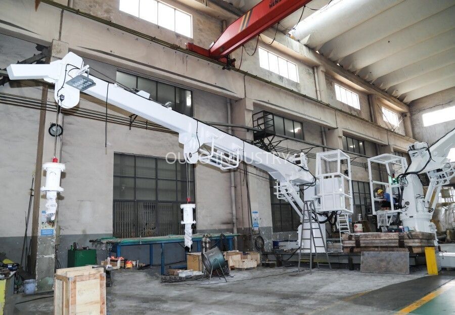 1.5T10M stiff boom crane with custom protection framework (4) 1.5T10M stiff boom crane with custom protection framework (4)