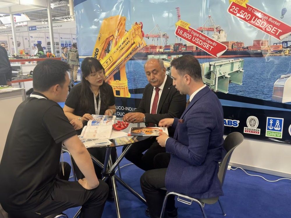 In-depth discussion with clients (3) In-depth discussion with clients (3)