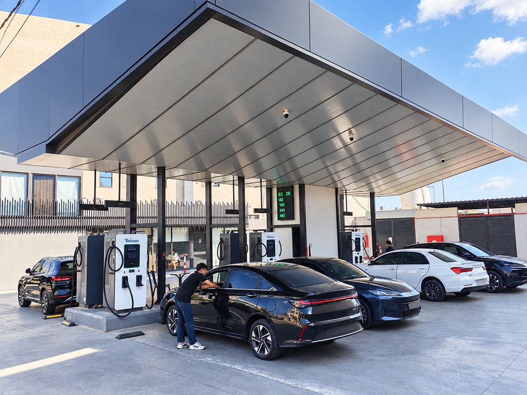 Teison DC PRO 120 kW-os folyadékhűtéses EV gyorstöltő állomás telepítve Jordániában, 2026 Teison DC PRO 120 kW-os folyadékhűtéses EV gyorstöltő állomás telepítve Jordániában, 2026