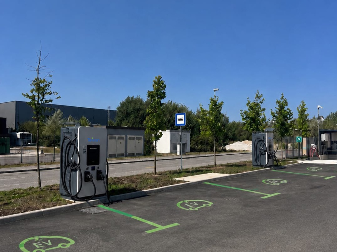 Teison DC PRO 120 kW-os EV gyorstöltőállomás Szlovéniában telepítve, 2026