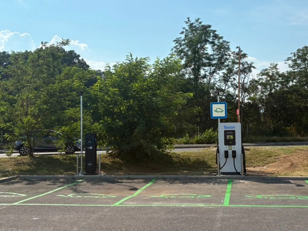Teison DC PRO 120 kW:n sähköautojen pikalatausasema asennettu Sloveniaan, 2026