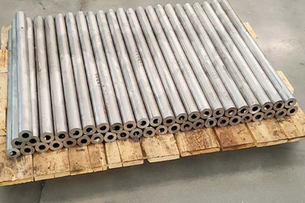 Processing of 99.994% pure lead pipes, small diameter lead pipes, complete sizes and specifications