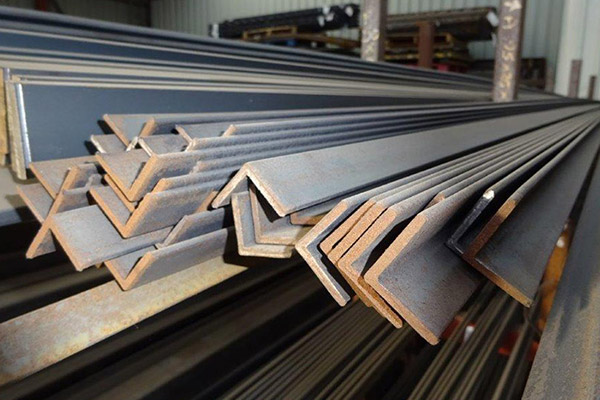 Q235B SS400 Q355B Slotted Angle Iron / Hot Rolled mild carbon Angle Steel/ Angle iron