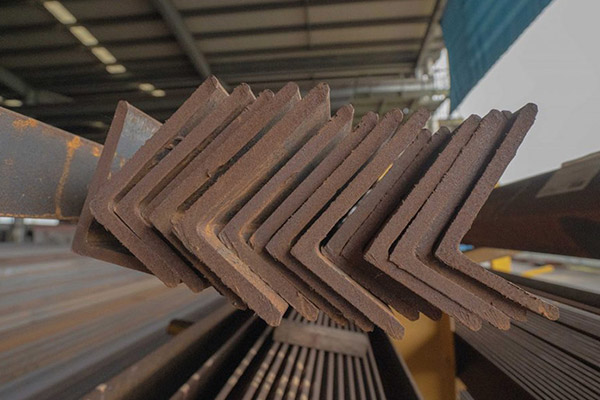 Hot Rolled Mild Carbon Galvanized Angle Steel ASTM EN S235JR S275JR S355JR A572 GR.50/GR.60/GR.70 A36 SS400 Carbon Steel Angle