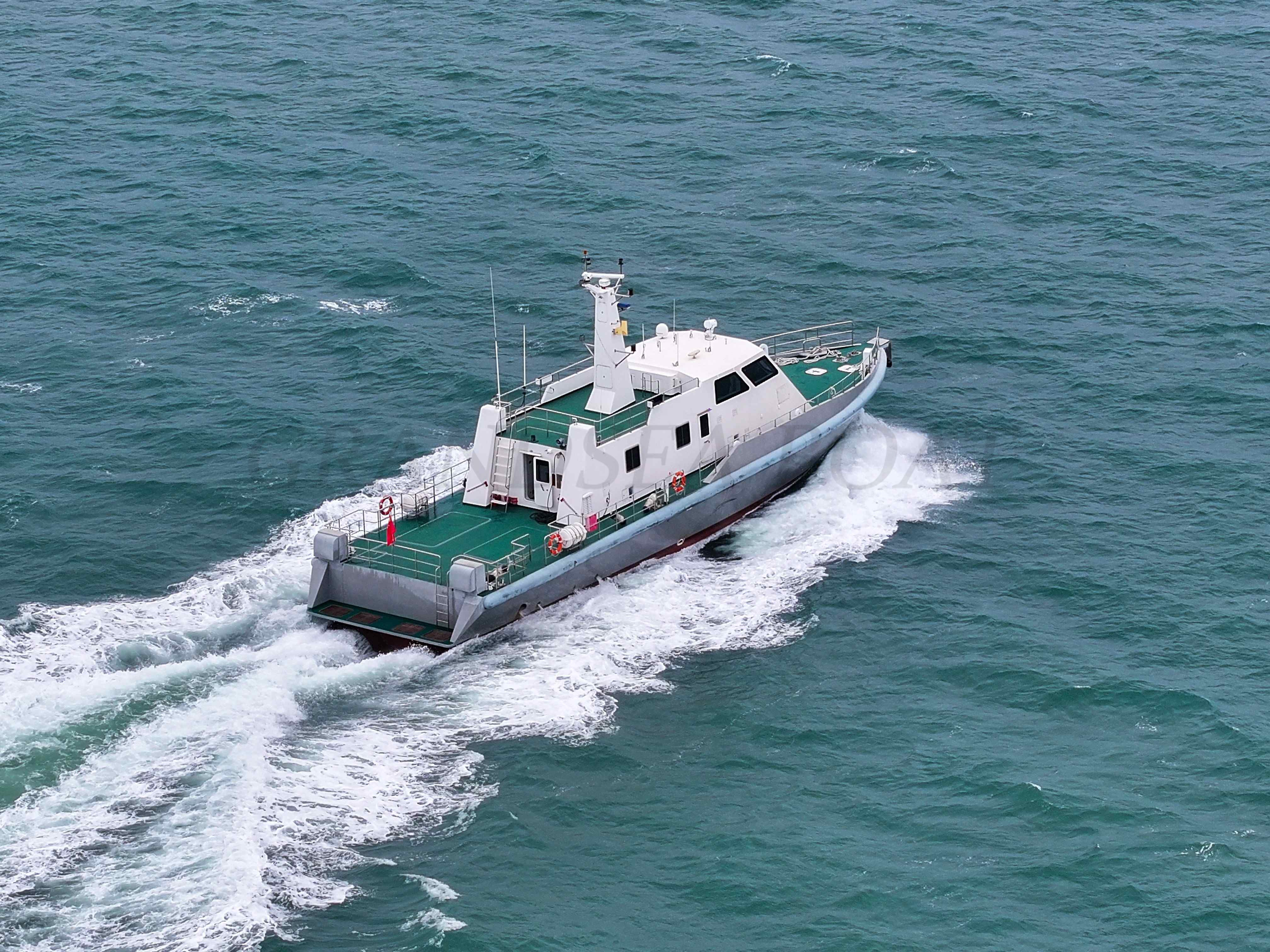 Bateau de patrouille en fibre de verre Grandsea de 31 m à grande vitesse, bateau destiné aux forces de l'ordre, navire de patrouille en PRV, bateau gouvernemental à vendre