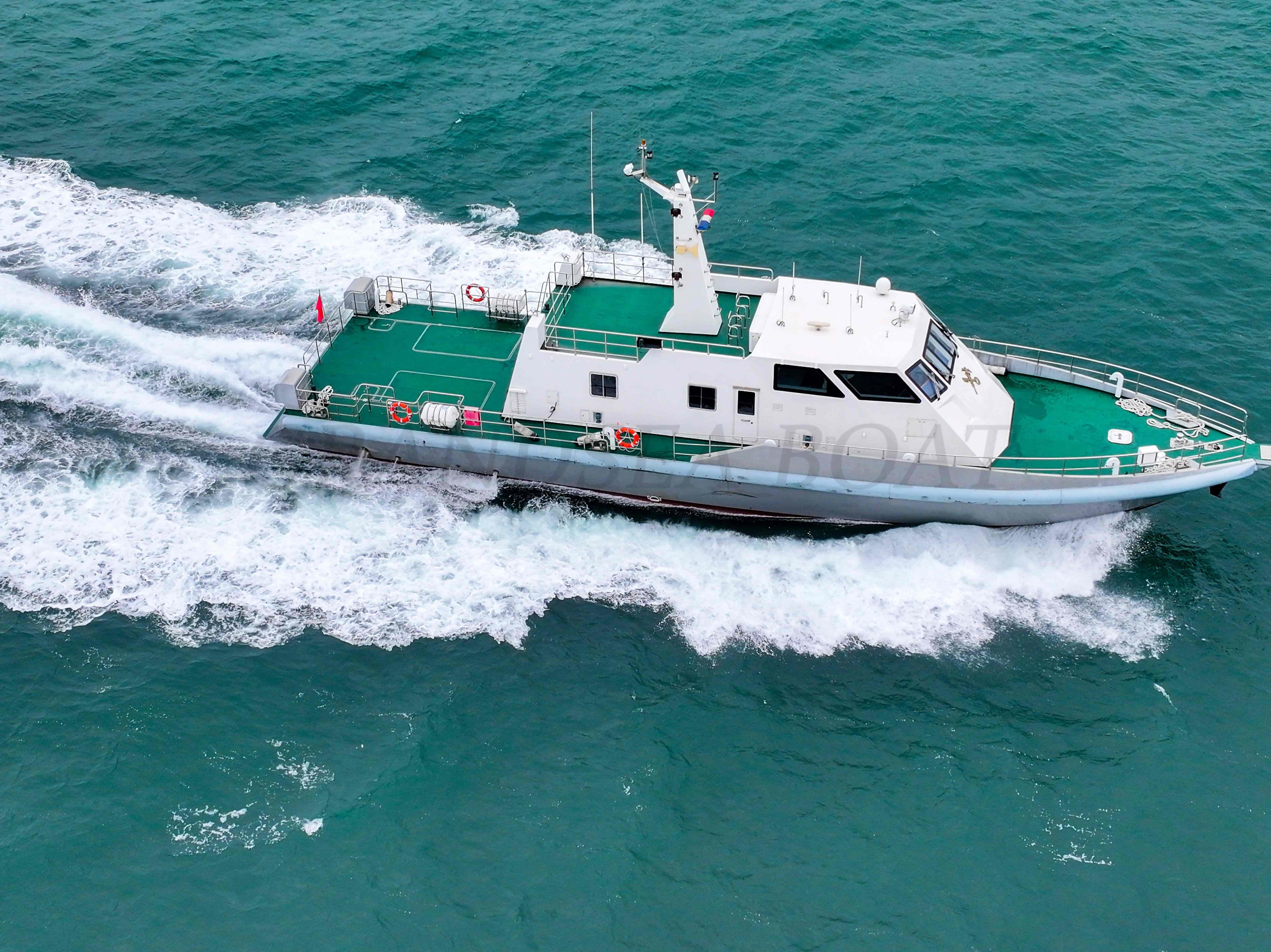 Bateau de patrouille en fibre de verre Grandsea de 31 m à grande vitesse, bateau destiné aux forces de l'ordre, navire de patrouille en PRV, bateau gouvernemental à vendre