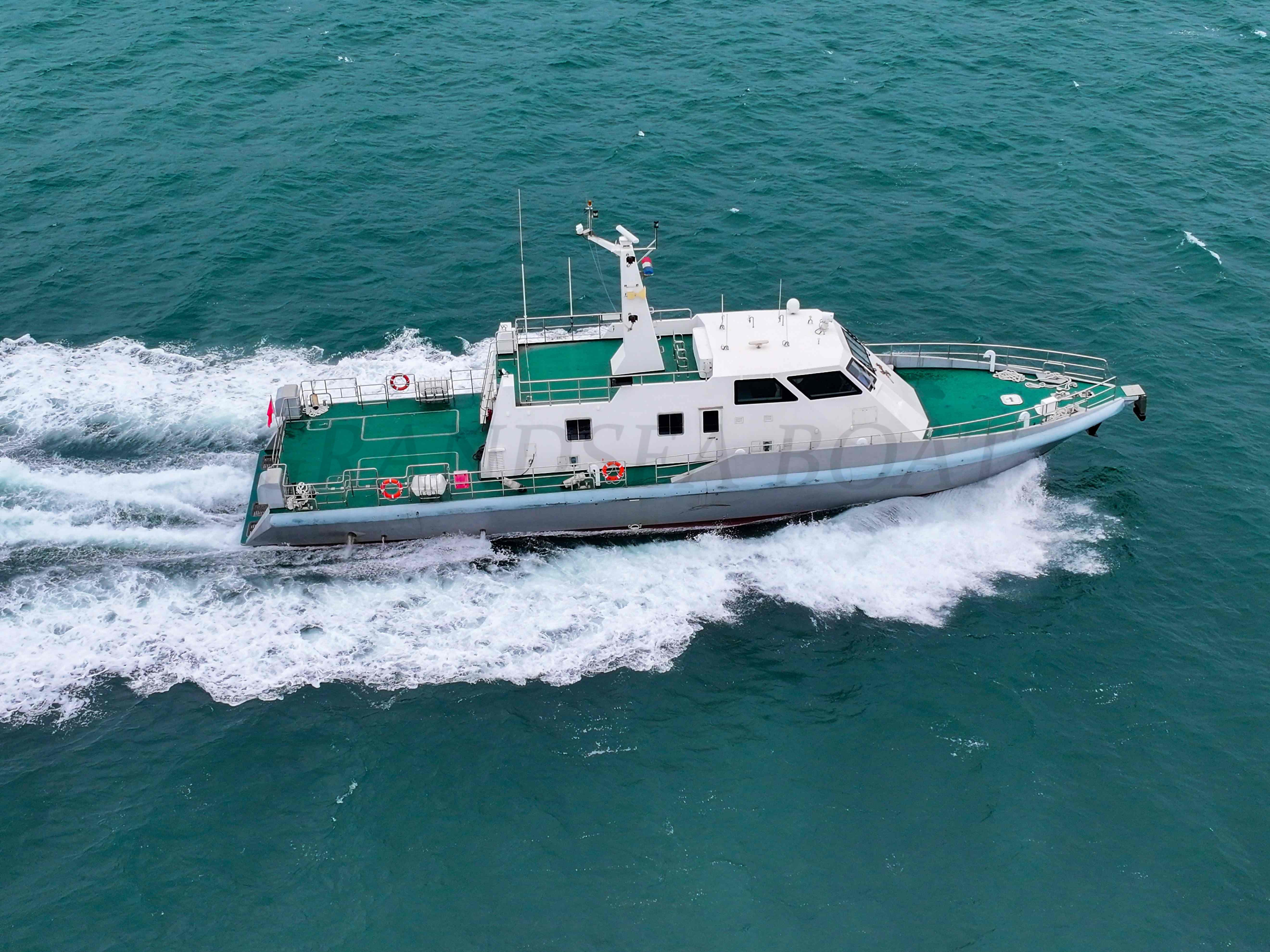 Bateau de patrouille en fibre de verre Grandsea de 31 m à grande vitesse, bateau destiné aux forces de l'ordre, navire de patrouille en PRV, bateau gouvernemental à vendre