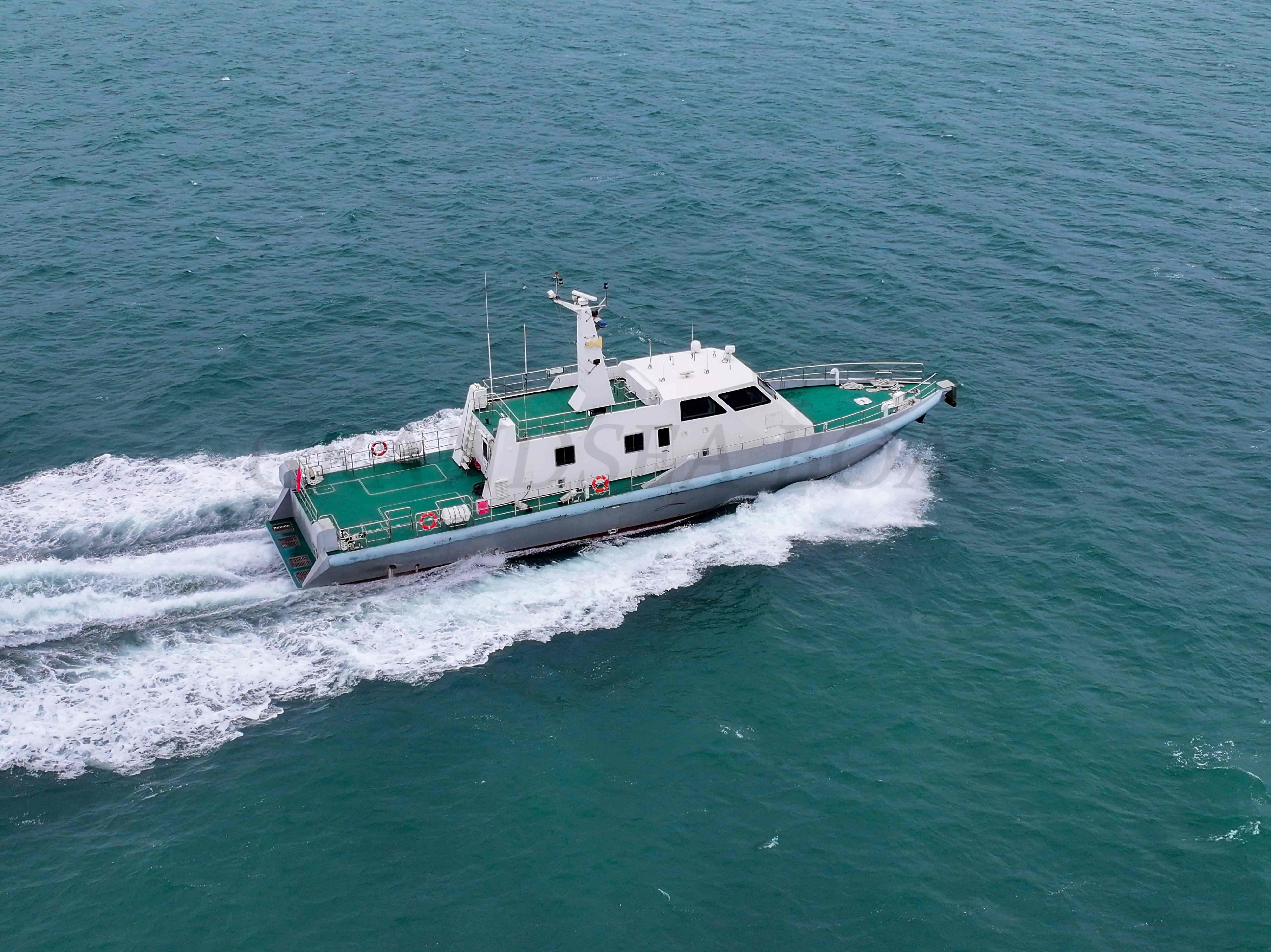 Bateau de patrouille en fibre de verre Grandsea de 31 m à grande vitesse, bateau destiné aux forces de l'ordre, navire de patrouille en PRV, bateau gouvernemental à vendre