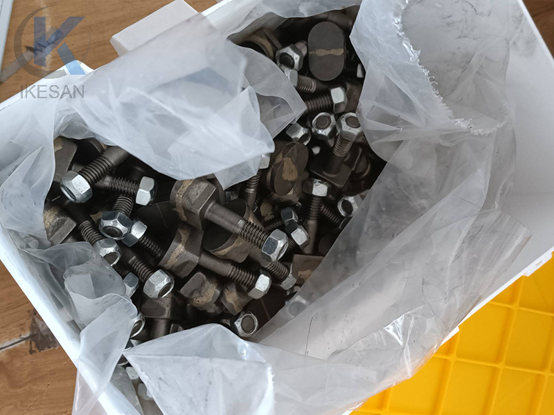 Reemplazar los dientes con fundas amarillas