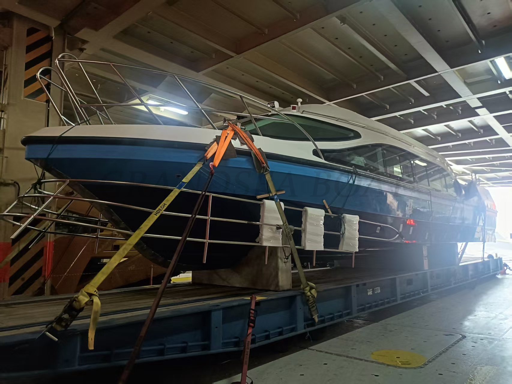Bateau à passagers de 15.8m pour 50 personnes expédié aux Bahamas par navire RO-RO