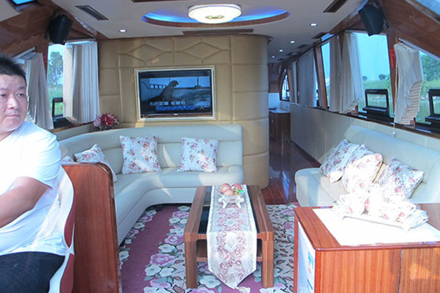 China 17m Fiberglass Dinner Cruise Restaurant 28 Passenger Boat for Sale